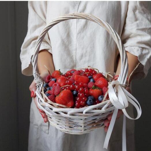 Ягодные ягодки. Смородина, клубника, малина и голубика, подарок