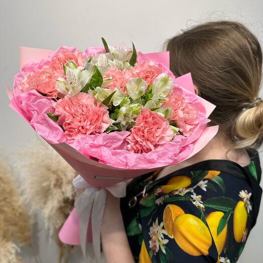 Bouquet of dianthus and alstroemeria "Pink happiness"