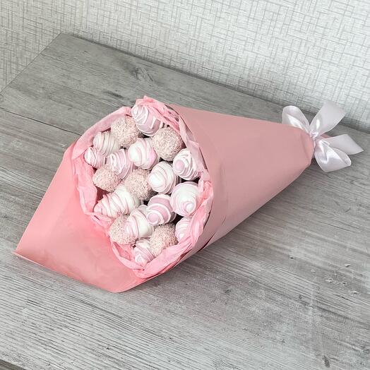 Клубничный букет «Зимняя Вишня» - M