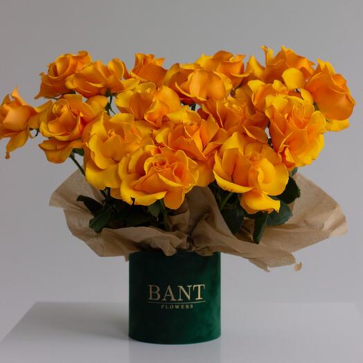 17 ажурных роз в бархатном боксе