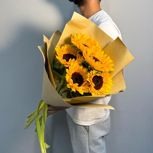 Букет 5 подсолнухов в крафте🌻
