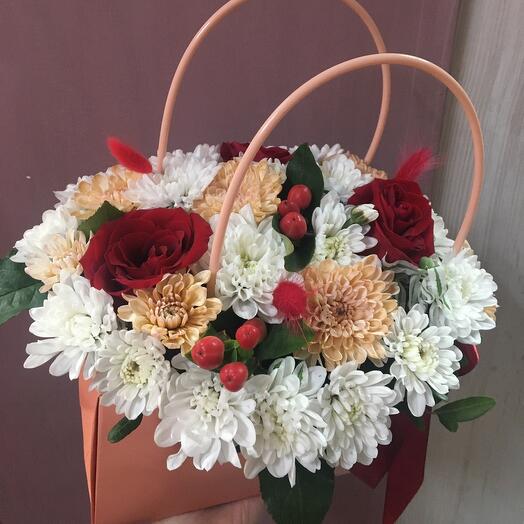 Композиция хризантемы с розами