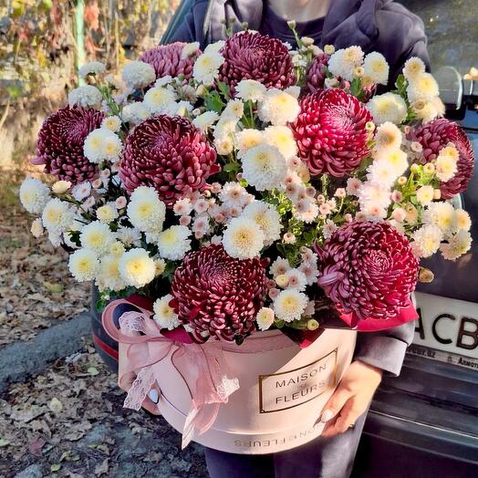 Хризантемы «Бигуди» в коробке