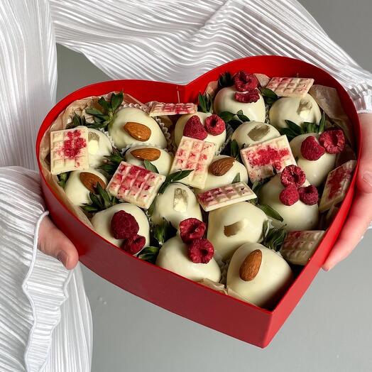 Сердце с клубникой в шоколаде Любимой