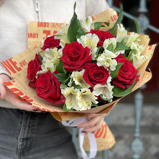Bouquet with roses and alstroemeria