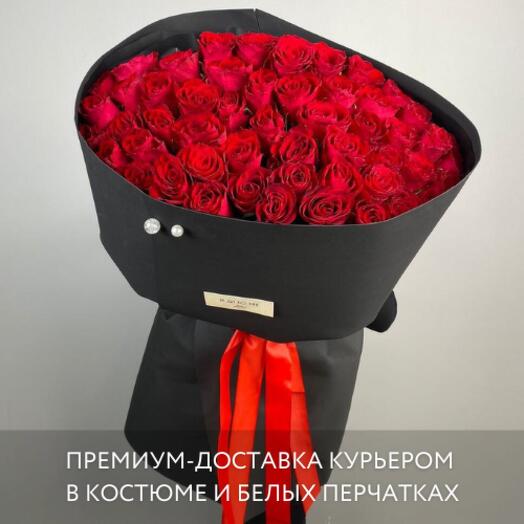 51 красная кенийская роза в стильной черной упаковке – роскошный букет с доставкой