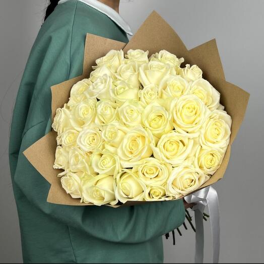 Букет из 35 белых роз