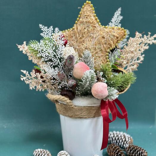 Новогодняя композиция в ведре со звездой