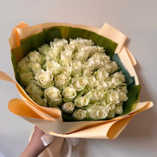 Букет из 51 беленькой розой