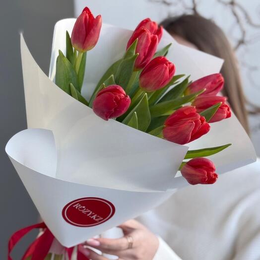 Букет из 9 красных тюльпан