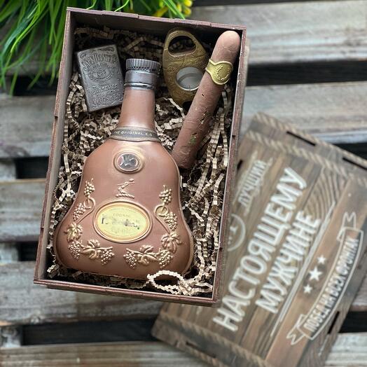 Мужской набор из шоколада с бутылкой коньяка. Подарок мужчине на 23 февраля, День защитника, день рождения. Бутылочка, сигара