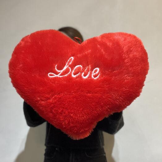Плюшевая игрушка с надписью Love