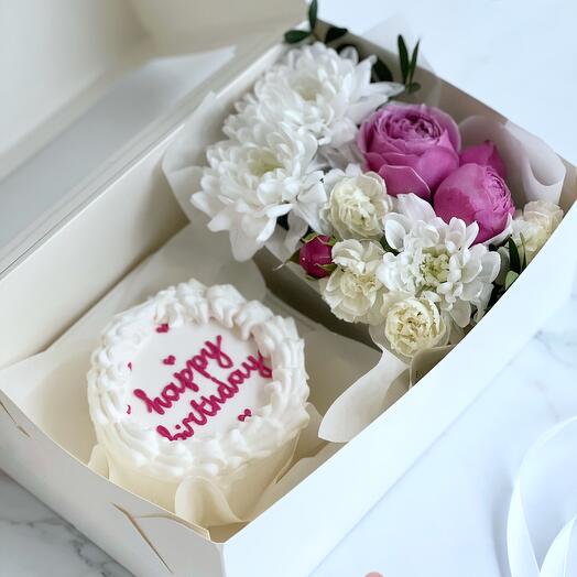 Набор живых цветов и бенто торта happy birthday
