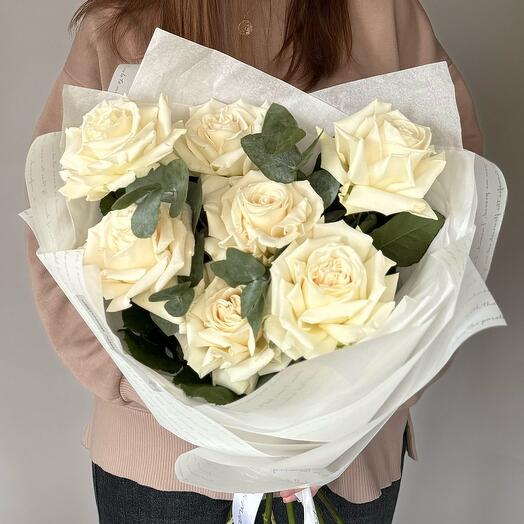Peony-shaped French roses 7 pcs with eucalyptus