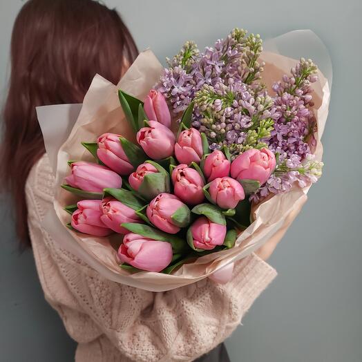 Нежные розовые XL тюльпаны и ароматная сирень