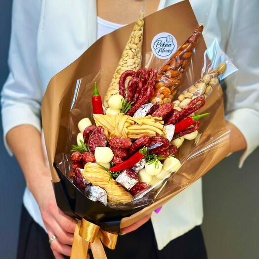 Букет с колбасами, фисташками и орехами в специях