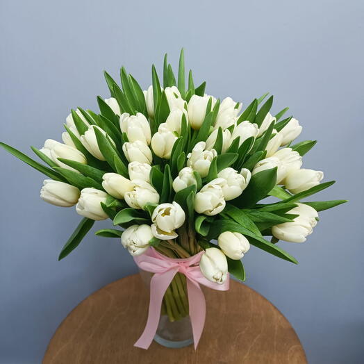 Букет белых тюльпанов 49 шт