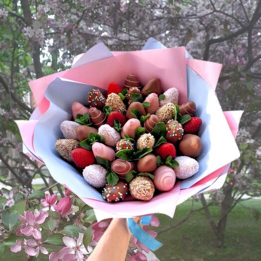 Клубника в шоколаде "Палитра вкуса 🎨" 27-36 ягод