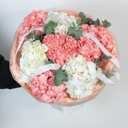 Букет из 7 гортензий