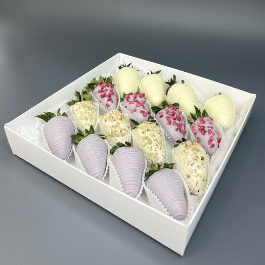Коробочка клубники в шоколаде Лавандовый сад