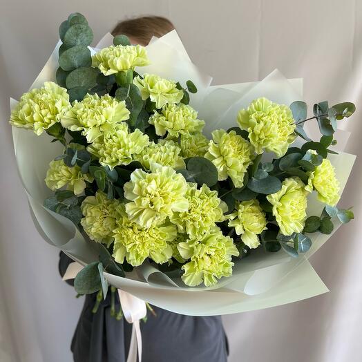 Букет лаймовых диантусов с эвкалиптом