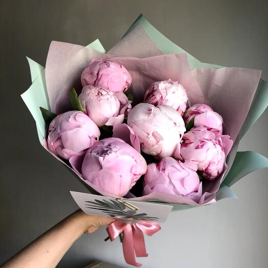"Её улыбка бесценна" - букет из 9 розовых пионов для хорошего настроения