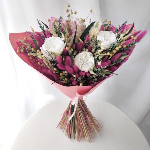 Букет из сухоцветов и стабилизированных роз