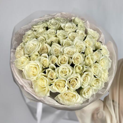 Bouquet of 51 white Kenyan roses in packaging