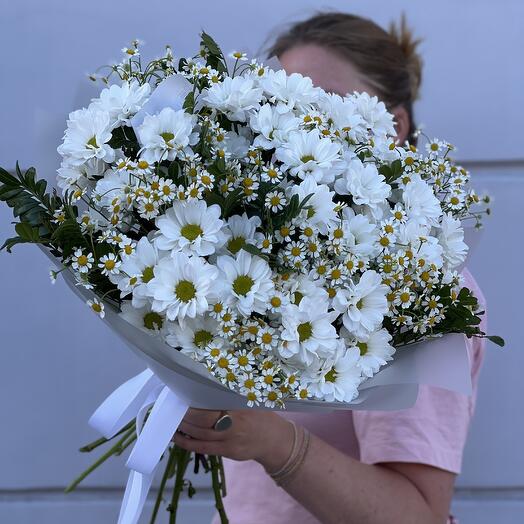Букет из хризантем и ромашек М