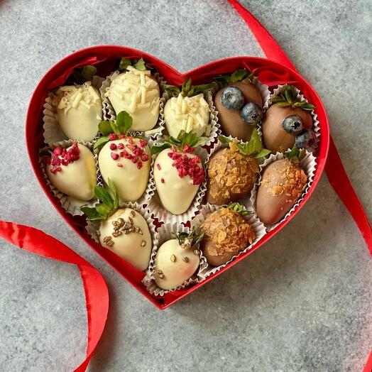 Сердце клубника в шоколаде M (14-18🍓)