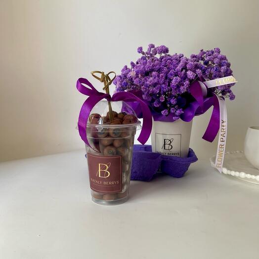 Цветы в коробке💜 и голубика в шоколаде