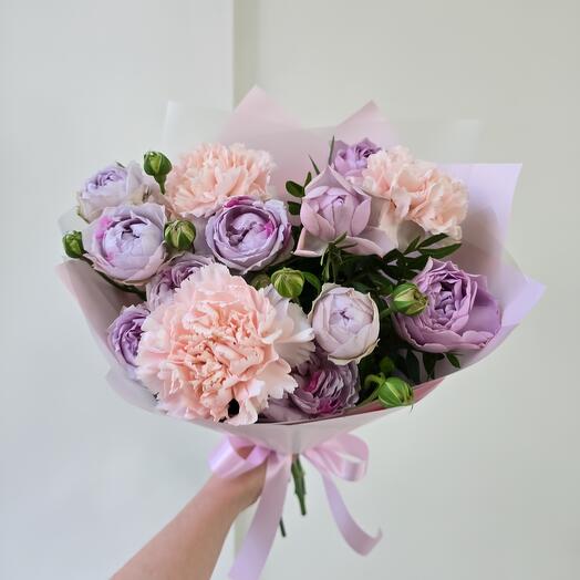 Букет из диантусов и кустовых роз Лавендер 🌷
