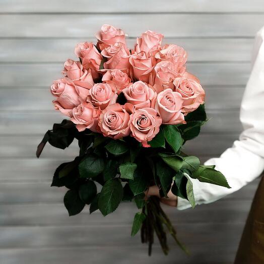 17 розовых роз Эквадор 50 см