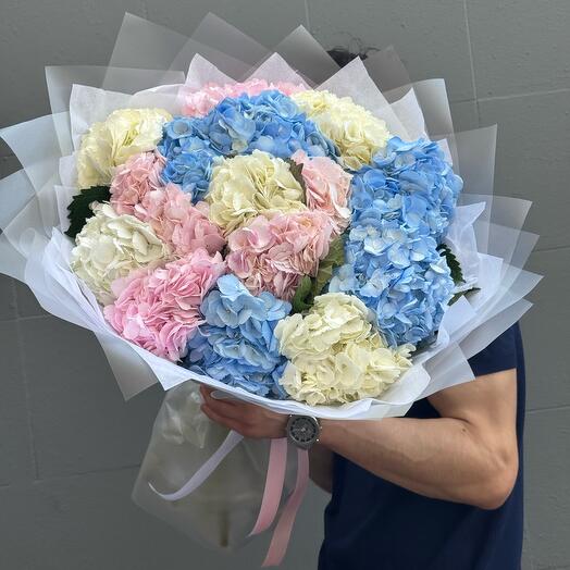 Bouquet of 7 pink peonies "Sarah Bernhardt" with eucalyptus