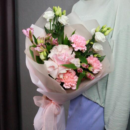 Букет из французской розы, альстромерий, эустомы и диантусов