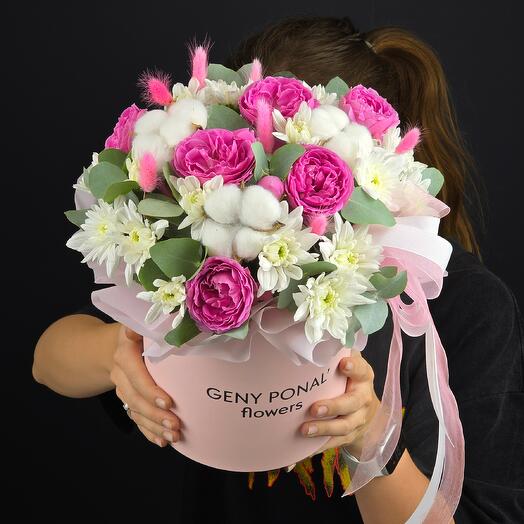 Композиция "Pink Cotton 🌸" в шляпной коробке с пионовидными розами