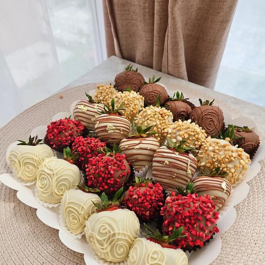 Клубника в шоколаде микс 25 шт