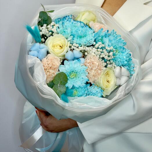 Авторский букет с голубой 💙 хризантемой розой и диантусом