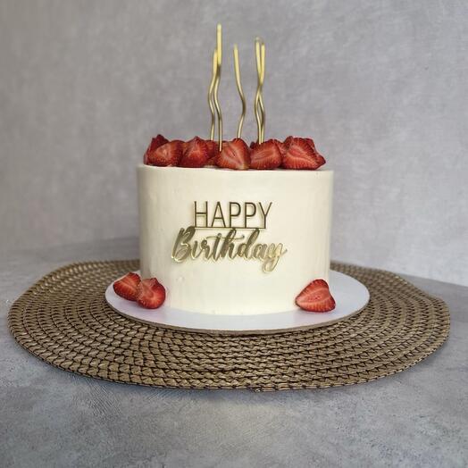 Торт happy  birthday с  клубникой