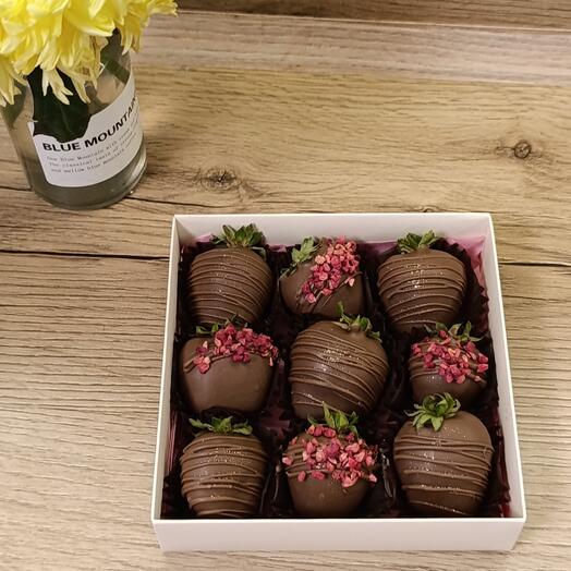 Набор Клубника в шоколаде 9 шт в подарок на день рождения