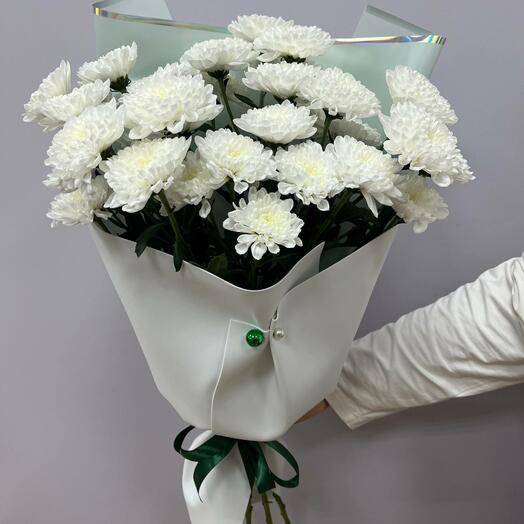 Стойкий букет хризантем