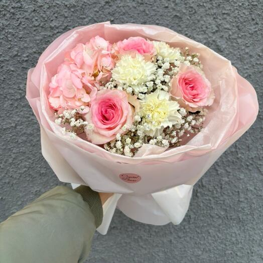 Яркий букет в розовых тонах ♥️Гортензия ,розы,диантусы и гипсофила