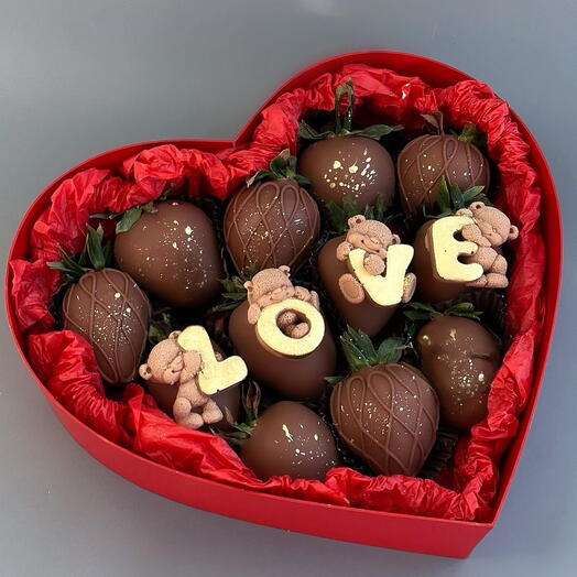 Клубника в шоколаде в сердце «love» на 14 февраля