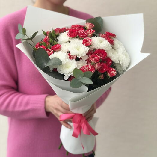 Букет хризантема и кустовая Роза