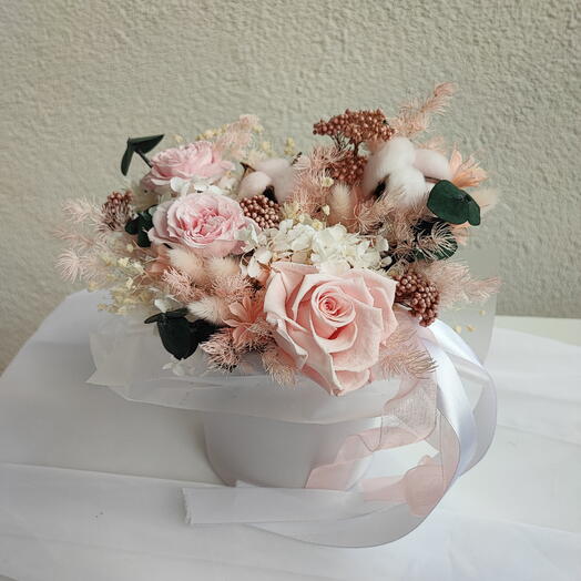 Композиция из стабилизированных цветов "Вечность"