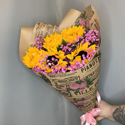 Подсолнухи и гипсофила в крафте