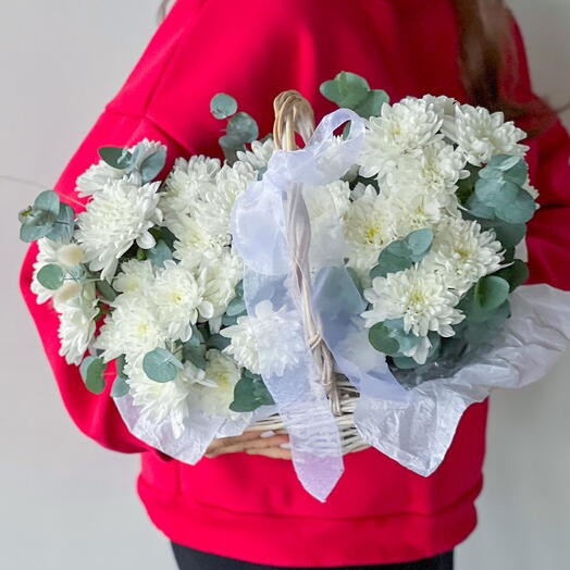 Корзина с кустовыми хризантемами