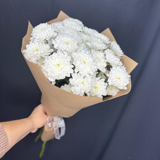 Монобукет из белых кустовых хризантем