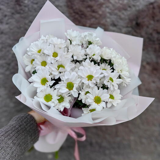 Букет из ромашковых хризантем кустовых