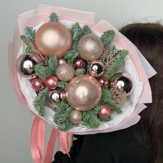 Букет новогодний в розовых тонах